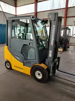 Treibgasstapler 2014  Jungheinrich TFG320s (3)