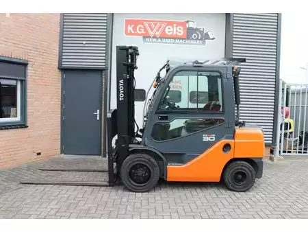 Diesel Forklifts 2020  Toyota 02-8FDF30 02-8FDF30 (1)