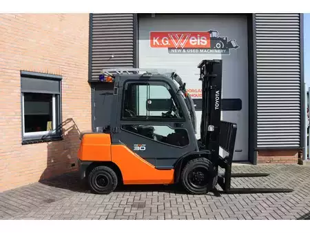 Diesel Forklifts 2020  Toyota 02-8FDF30 02-8FDF30 (1)