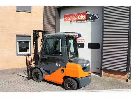 Diesel Forklifts 2020  Toyota 02-8FDF30 02-8FDF30 (9)