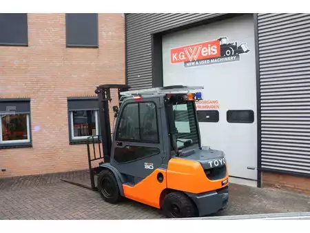 Diesel Forklifts 2020  Toyota 02-8FDF30 02-8FDF30 (4)