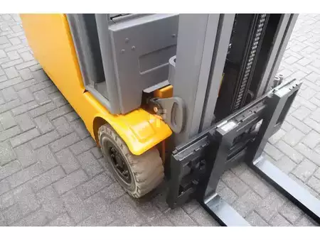 Diesel Forklifts 2016  Jungheinrich EFG216 EFG216 (14)