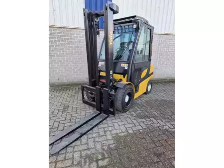 Diesel Forklifts 2013  Yale GLP30VX GLP30VX (4)
