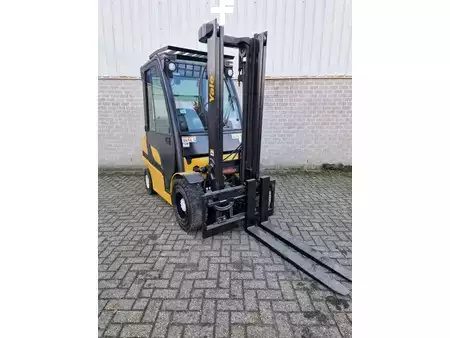 Diesel Forklifts 2013  Yale GLP30VX GLP30VX (6)