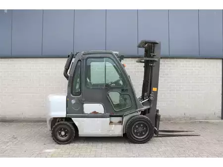 Dieseltrukki 2007  Nissan 30 30 (1)