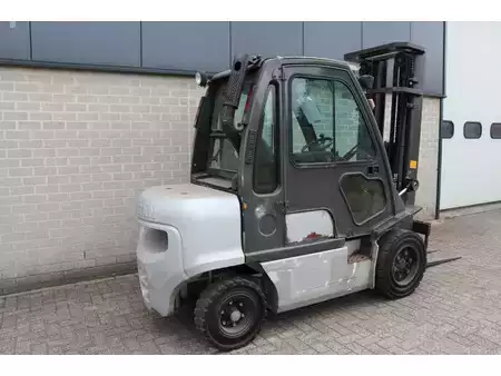 Dieseltrukki 2007  Nissan 30 30 (2)