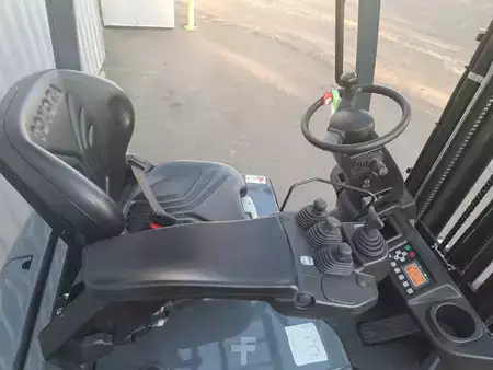Carrelli elettrici 3 ruote 2019  Toyota 8FBE15T (5)