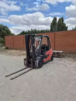 Chariots élévateurs GPL 2020  Linde H30T-01 (1)