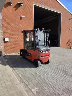 Elektrisk- 4 hjul 2017  Linde E25H/600 | Sideshift & positioner (2)