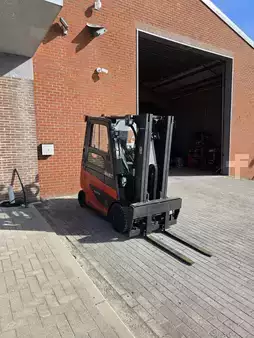 Elektrisk- 4 hjul 2017  Linde E25H/600 | Sideshift & positioner (4)
