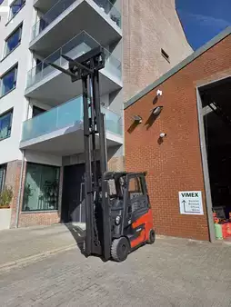 Elektrisk- 4 hjul 2017  Linde E25H/600 | Sideshift & positioner (6)