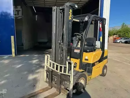 Propane Forklifts 2015  Yale GLP050LX (1)