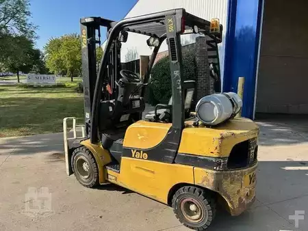 Propane Forklifts 2015  Yale GLP050LX (2)