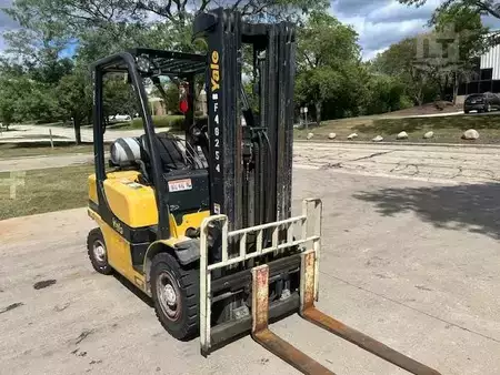 Propane Forklifts 2016  Yale GLP050VX (1)