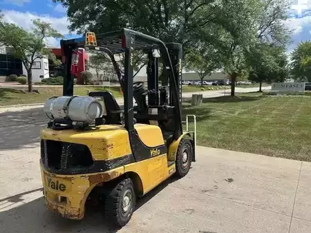 Propane Forklifts 2016  Yale GLP050VX (4)