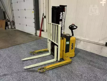 Pallet Stackers 2019  Yale MSW025LF (2)
