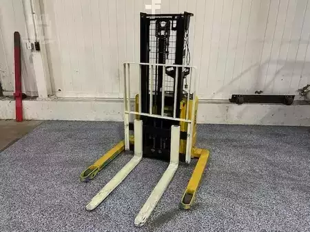Pallet Stackers 2019  Yale MSW025LF (3)