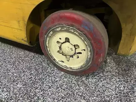Propane Forklifts 2019  Yale GLC050VX (4)