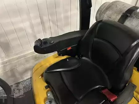 Propane Forklifts 2019  Yale GLC050VX (6)