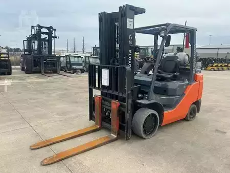 Montacargas GLP 2018  Toyota 8FGC35U (2)
