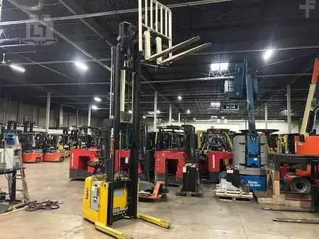 Pallet Stackers - Yale MRW030LE (2)