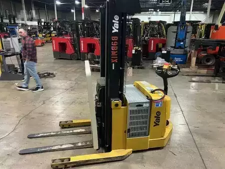 Pallet Stackers - Yale MRW030LE (9)