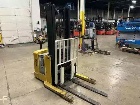 Pallet Stackers 2013  Yale MRW030LE (1)