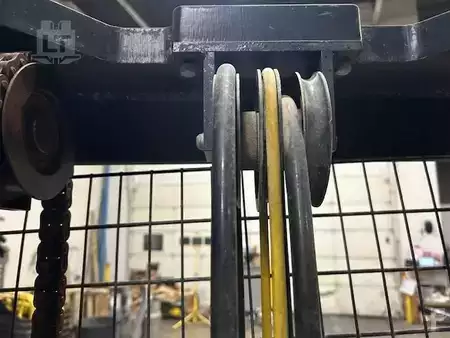 Pallet Stackers 2013  Yale MRW030LE (2)