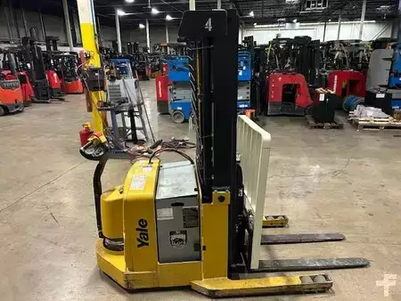 Pallet Stackers 2013  Yale MRW030LE (5)