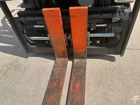 Montacargas Eléctrico (4 ruedas) - Toyota 8FBE20U (6)