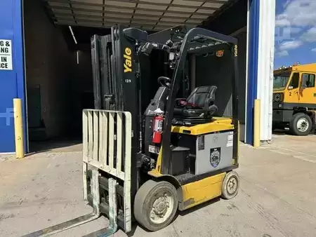Montacargas Eléctrico (4 ruedas) 2021  Yale ERC045VG (1)