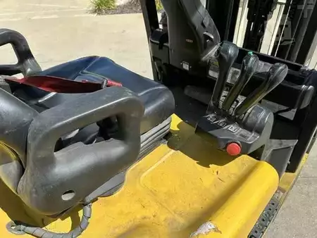 Montacargas Eléctrico (4 ruedas) 2021  Yale ERC045VG (5)