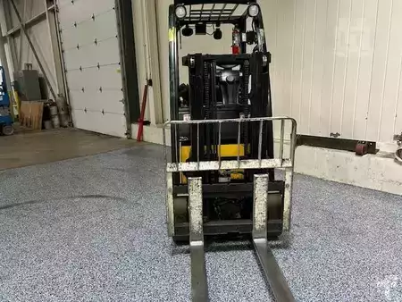 Propane Forklifts 2017  Yale GLC030VX (2)