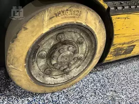 Propane Forklifts 2017  Yale GLC030VX (9)