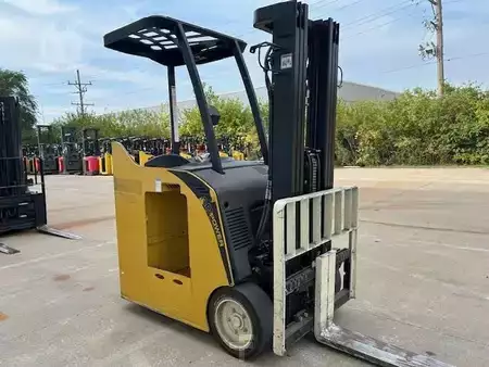 Reach Trucks 2022  Yale ESC035AD (5)