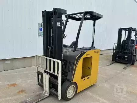 Reach Trucks 2022  Yale ESC035AD (9)