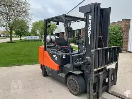 Propane Forklifts 2016  Doosan GC40S-5 (1)