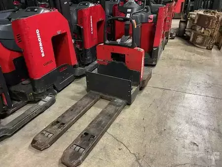 Electric Pallet Jacks 2015  Raymond 8410 (3)