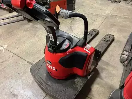 Electric Pallet Jacks 2015  Raymond 8410 (4)