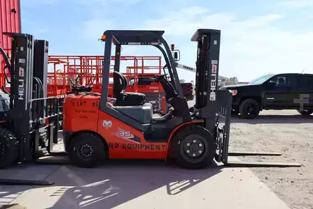 Gasoline Forklifts  Heli CPQYD35-KU1H (1)