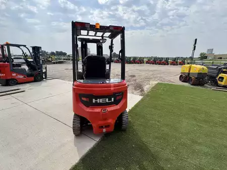 Montacargas Eléctrico (4 ruedas) 2026  Heli CPD25-KU1H (2)