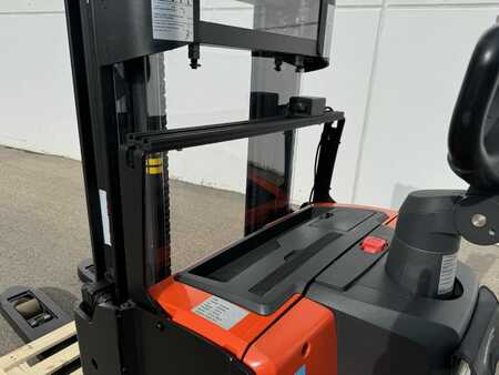 Pallet Stackers 2018  BT SWE200D (3) 