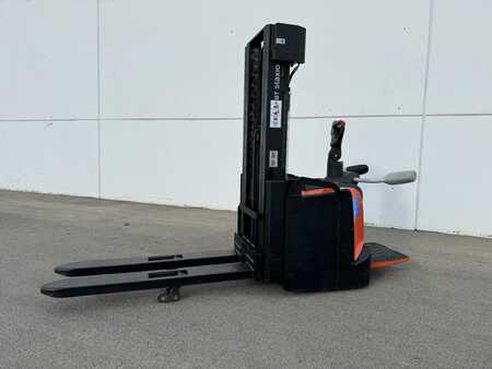 Pallet Stackers 2016  BT SPE140L (4) 