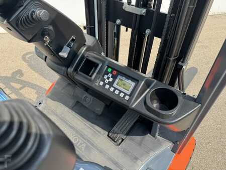 Elektro tříkolové VZV 2020  Toyota 8FBE20T (7)