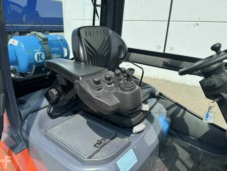Carretilla elevadora GLP 2015  Toyota 02-8FGF25 (7)