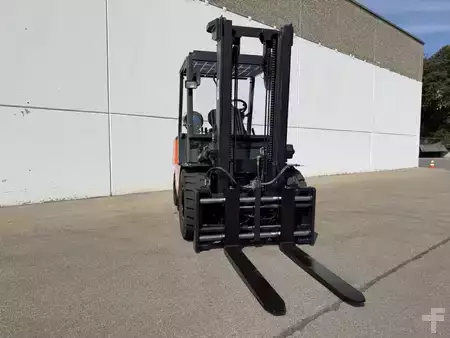 Gas truck 2006  Doosan G45SC-2 (4)