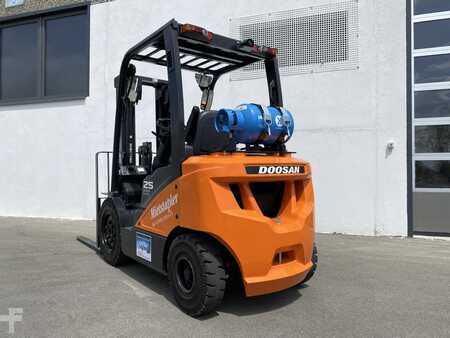 Doosan G25P-7