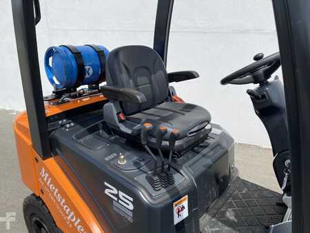 Doosan G25P-7