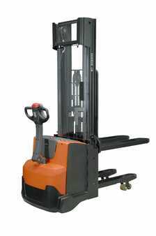 Stacker pedestre - BT SWE140L (3)