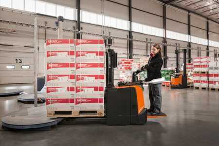 Hochhubwagen 2024  BT SPE160L (1)